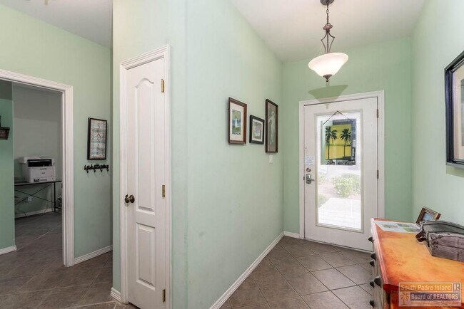 Building Photo - 18 Torrey Pines Dr