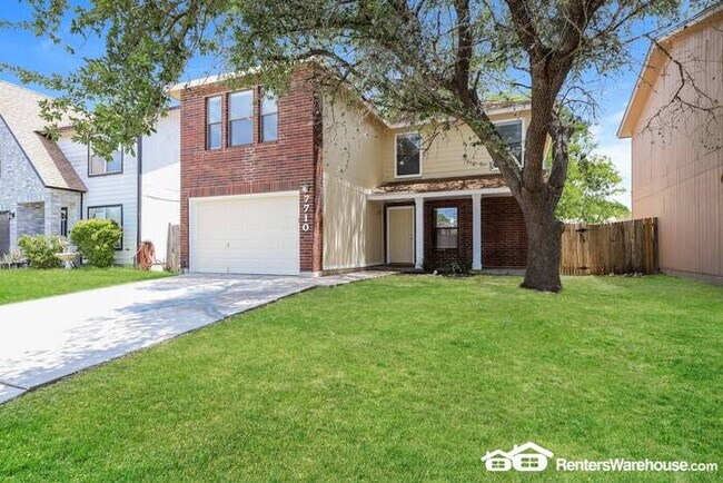 Building Photo - Large Two Storu 3 bedroom / 2.5 bathroom i...