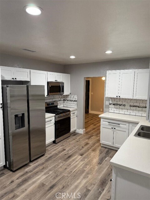 Foto del edificio - 1135 S Meeker Ave