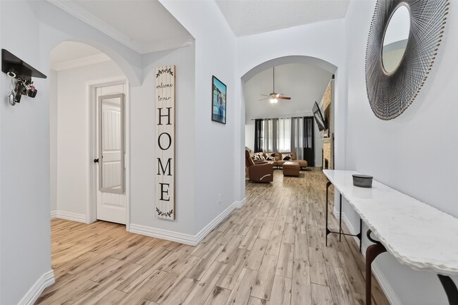 Building Photo - 6730 Oakleaf Trail Ln