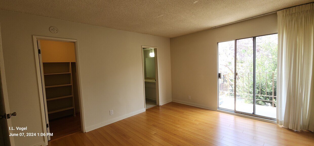 Primary Photo - 626 N Flores St