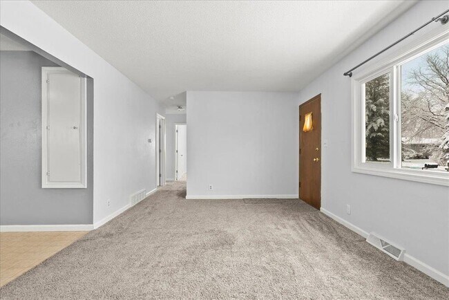 Building Photo - 1417 Starview Dr