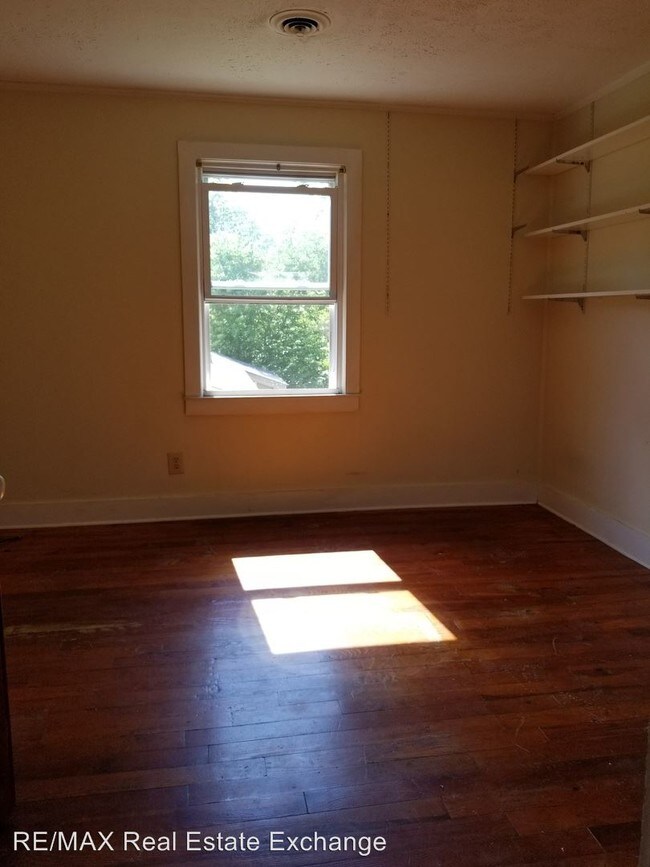 513 E 14th St, Lumberton, NC 28358 Condo for Rent in Lumberton, NC