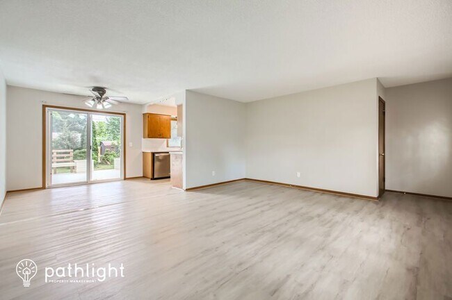 Foto del edificio - 5656 Quail Ave N