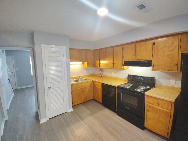 Building Photo - 29 Fonda Dr