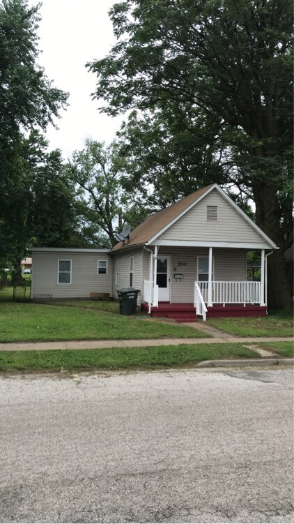 Primary Photo - 2041 Rhodes St
