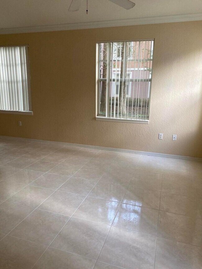 Foto del edificio - 6678 W Sample Rd