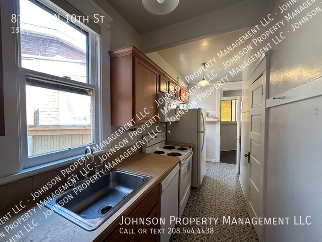 Building Photo - Check out this Vintage Apartments in Histo...