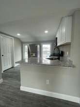 Building Photo - 154 Earle St