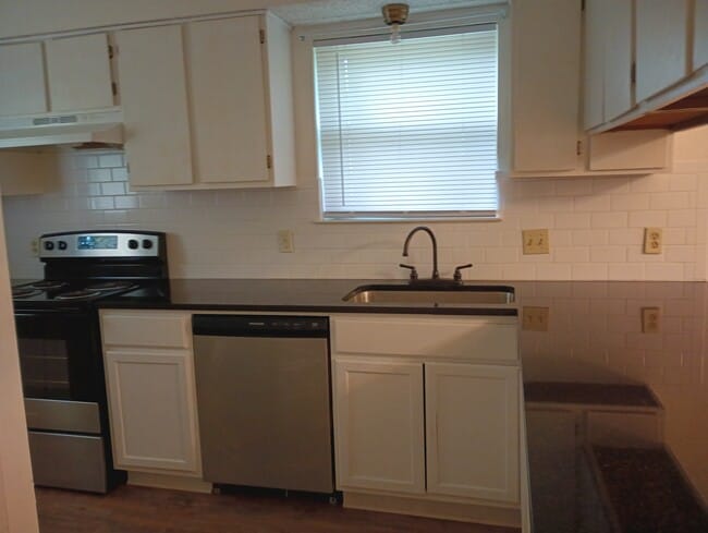 Building Photo - 1405 Chapelwood Dr