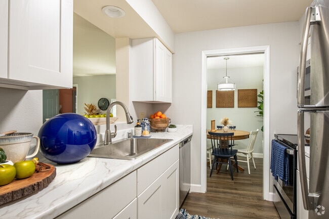 2BR, 2BA - 1060SF - The Monticello