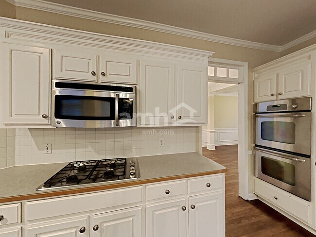 Foto del edificio - 815 Hillcrest Ln