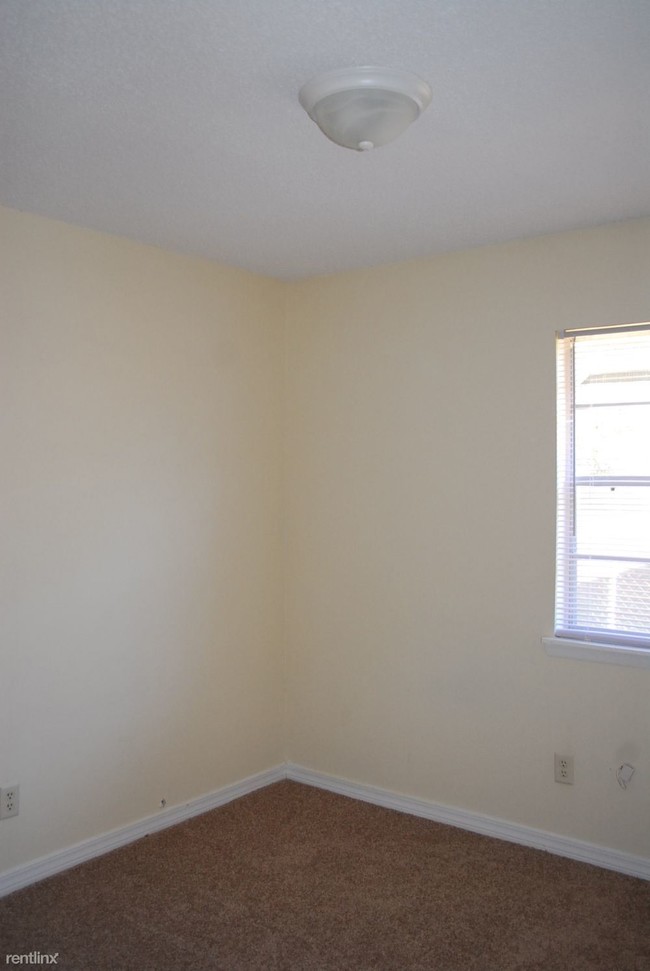 Foto del edificio - 3 br, 2 bath House - 8 Leggett Cir