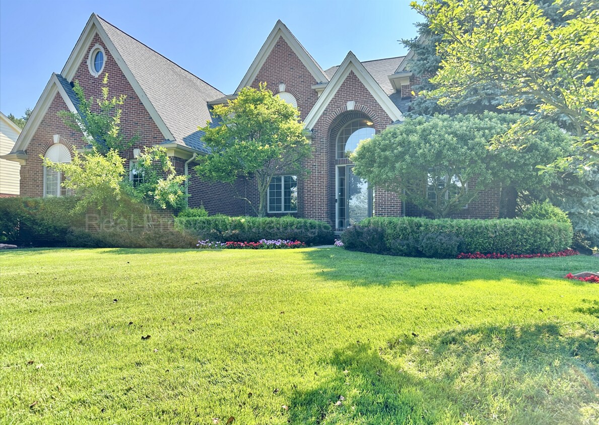 Primary Photo - Spacious 4-Bed Colonial in Troy’s Stone Ha...