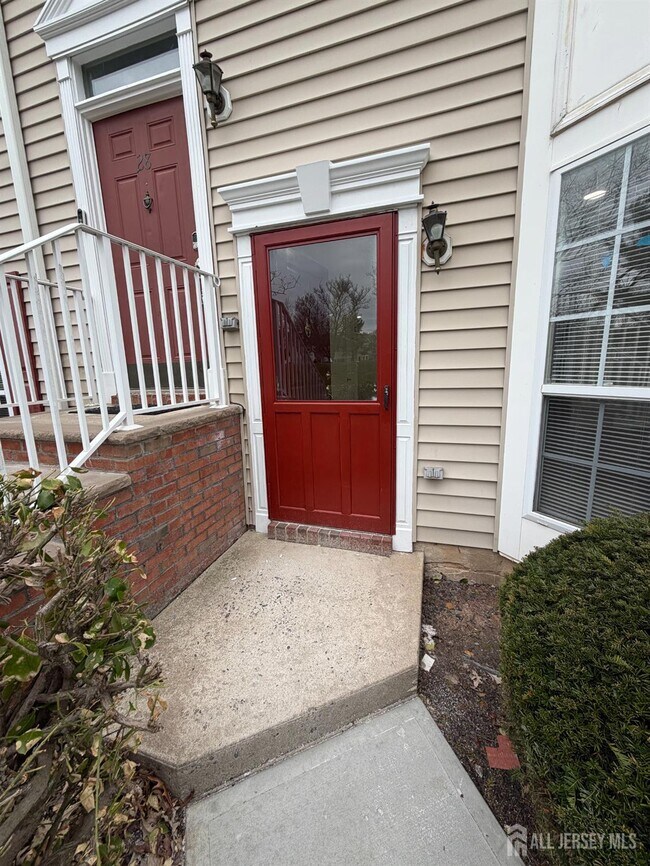 Foto del edificio - 32 Columbus Dr