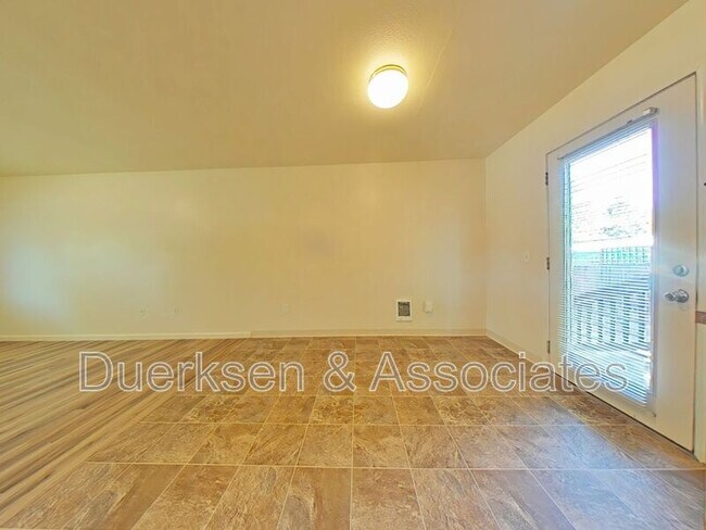 Foto del edificio - 415 SE Mayberry Ave