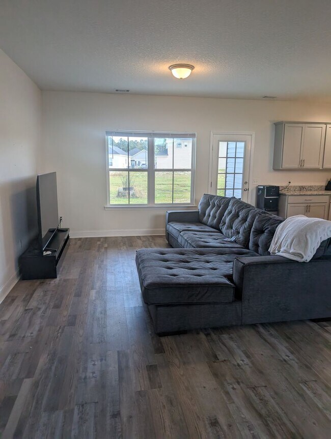 Foto del edificio - ? For Rent – Spacious 4 Bedroom, 2 Bathroo...