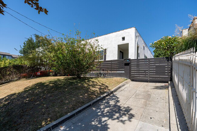 Foto del edificio - 1316 N Mariposa Ave