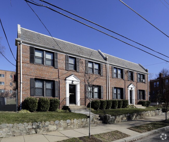Building Photo - 2512-2514 N St SE