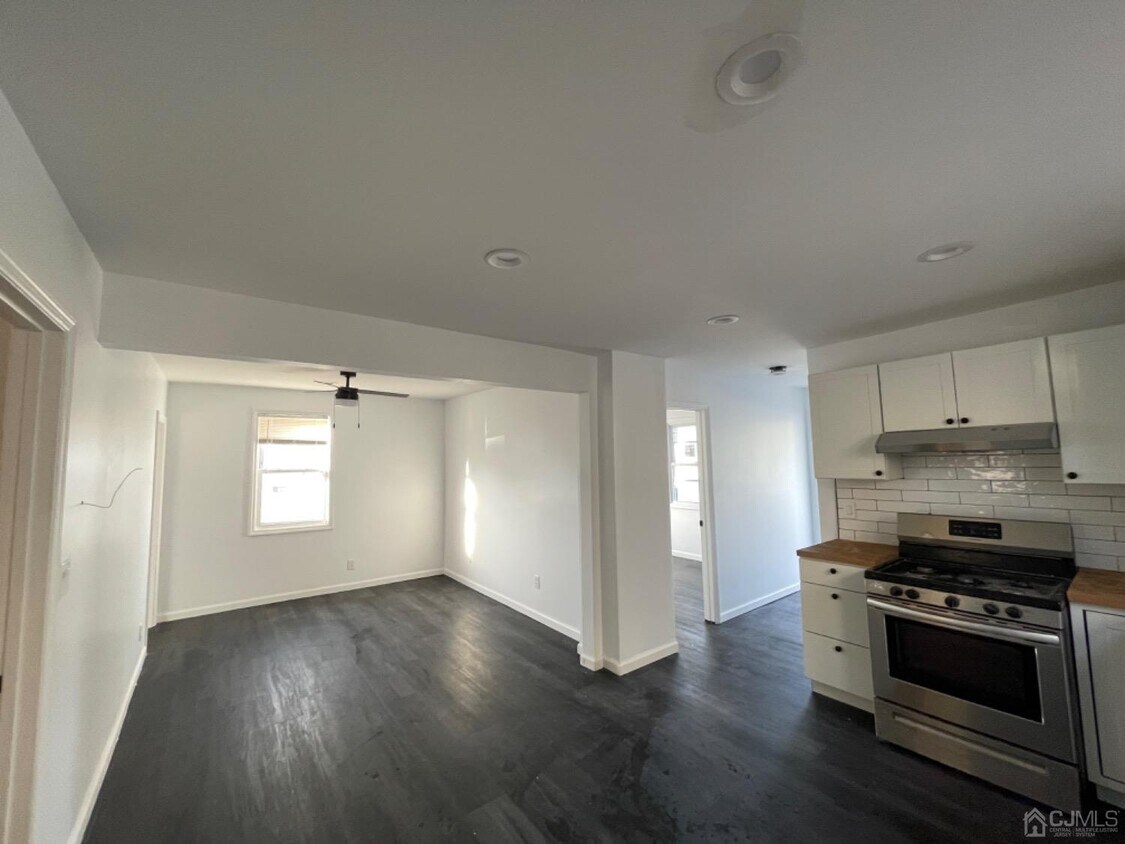 Primary Photo - 126 Fulton St