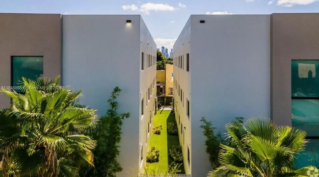 Foto del edificio - 821 SW 18th Ave