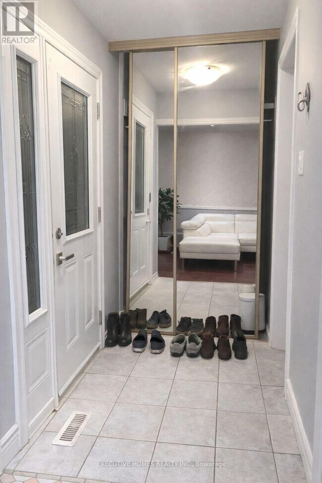 Building Photo - 6 Manderley Pl