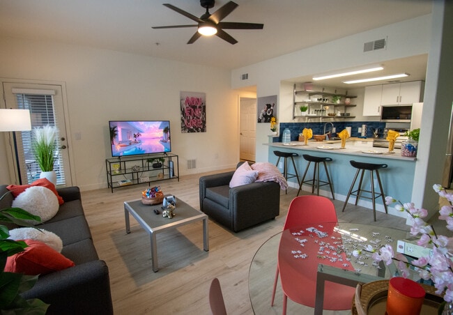 Building Photo - Stone Avenue Standard-Students Only!