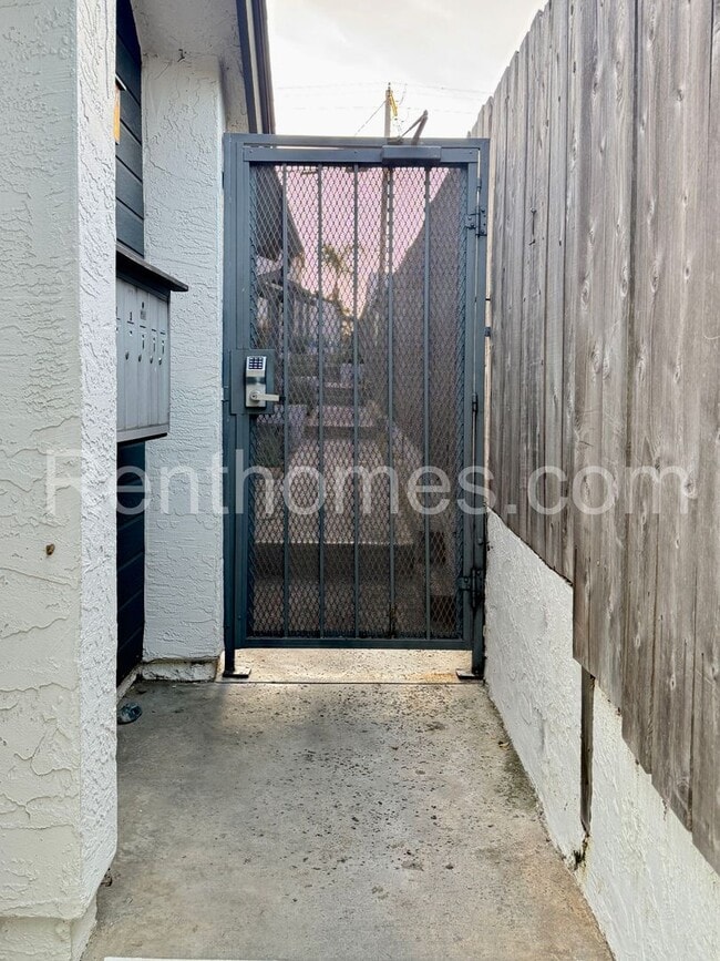 Building Photo - 3711 Louisiana St