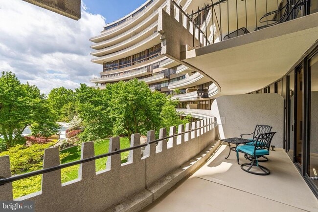 Foto del edificio - 700 New Hampshire Ave NW