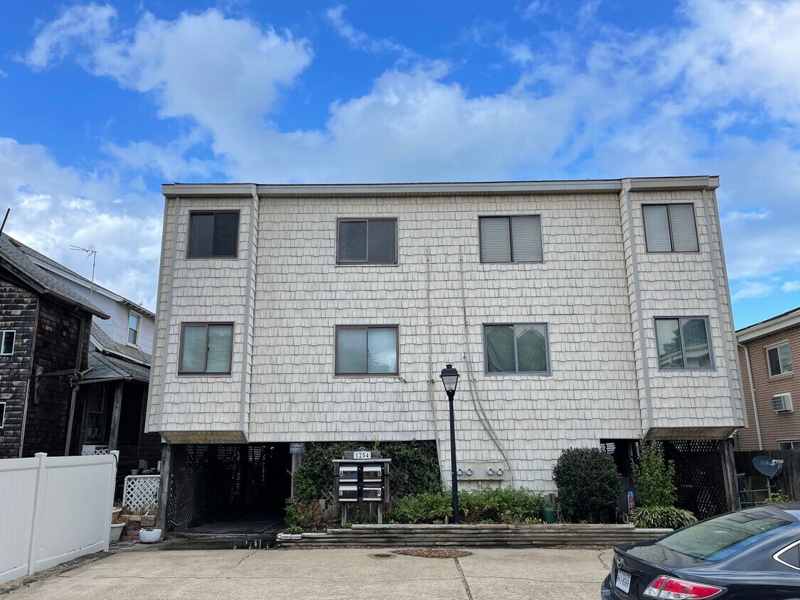1254 W Ocean View Ave, Norfolk, VA 23503 House Rental in Norfolk, VA
