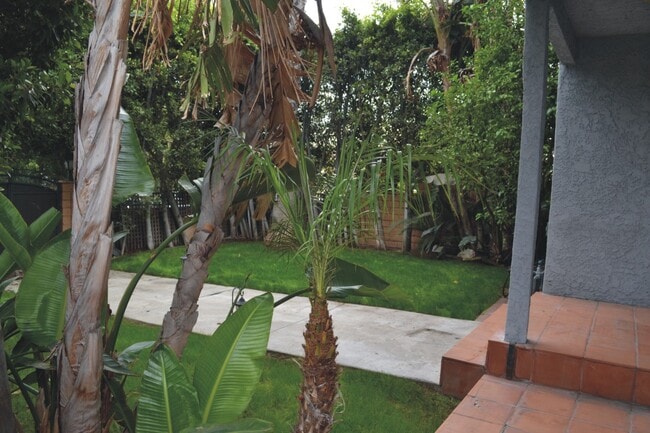 Foto del edificio - 6407 Gentry Ave