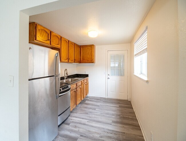 Building Photo - 1156 S Quivas St