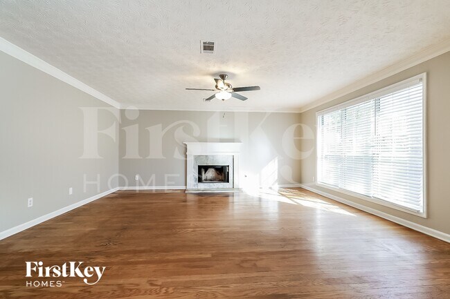 Foto del edificio - 2964 Shady Woods Cir