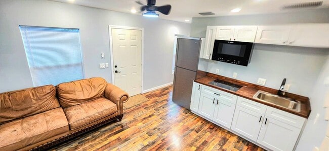 Foto del edificio - 1385 Elray Blvd