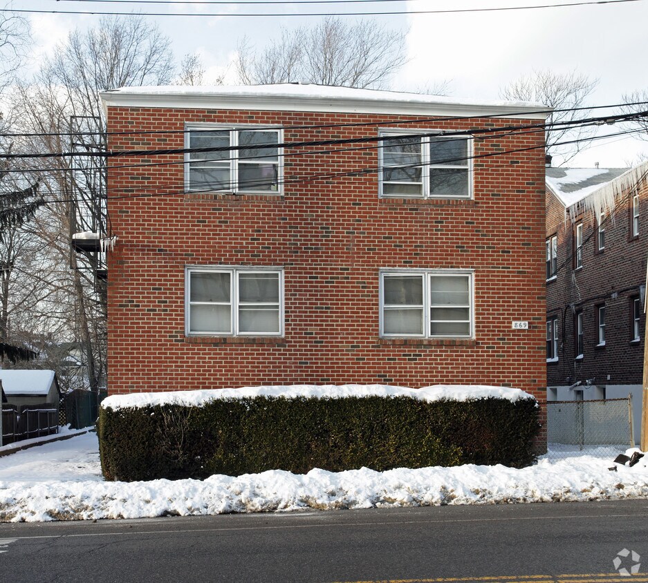 Foto del edificio - 869 Forest Ave