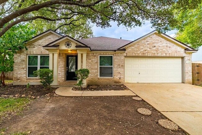 Building Photo - Amazing 4 bedrooms, 2 bathrooms home in Ce...