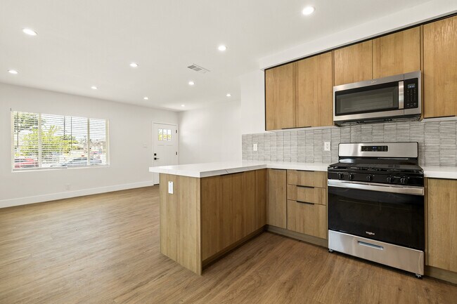 Foto del edificio - 7836 Claybeck Ave