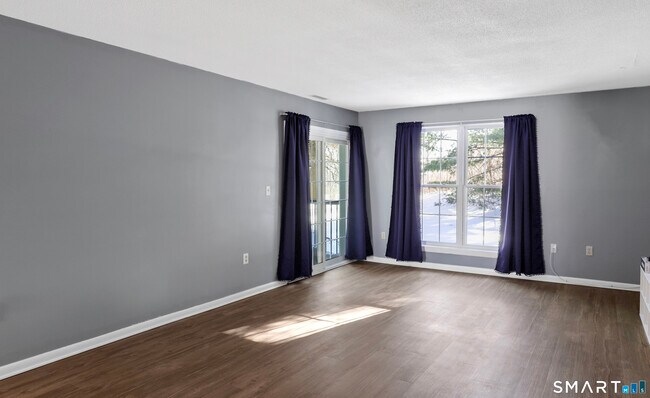 Building Photo - 107 Country Club Ct