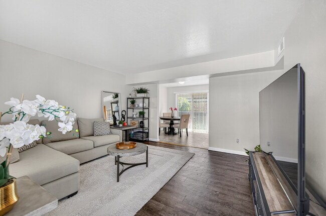Foto del edificio - Remodeled 2-Bedroom Gem Near Sac City College