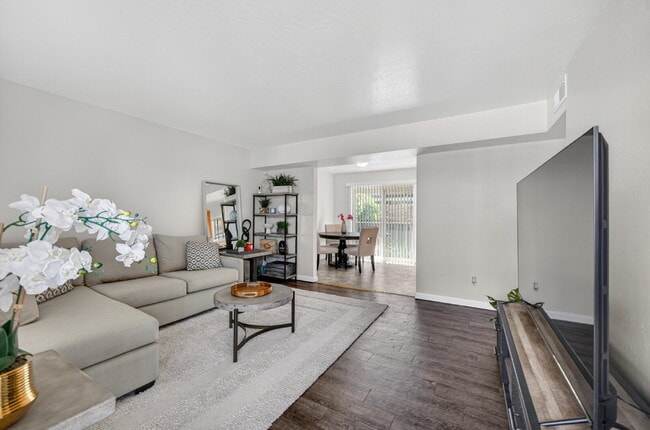 Building Photo - Remodeled 2-Bedroom Gem Near Sac City College