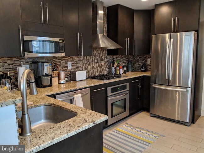 2077 E Hagert St Philadelphia Pa 19125 Townhouse For Rent In