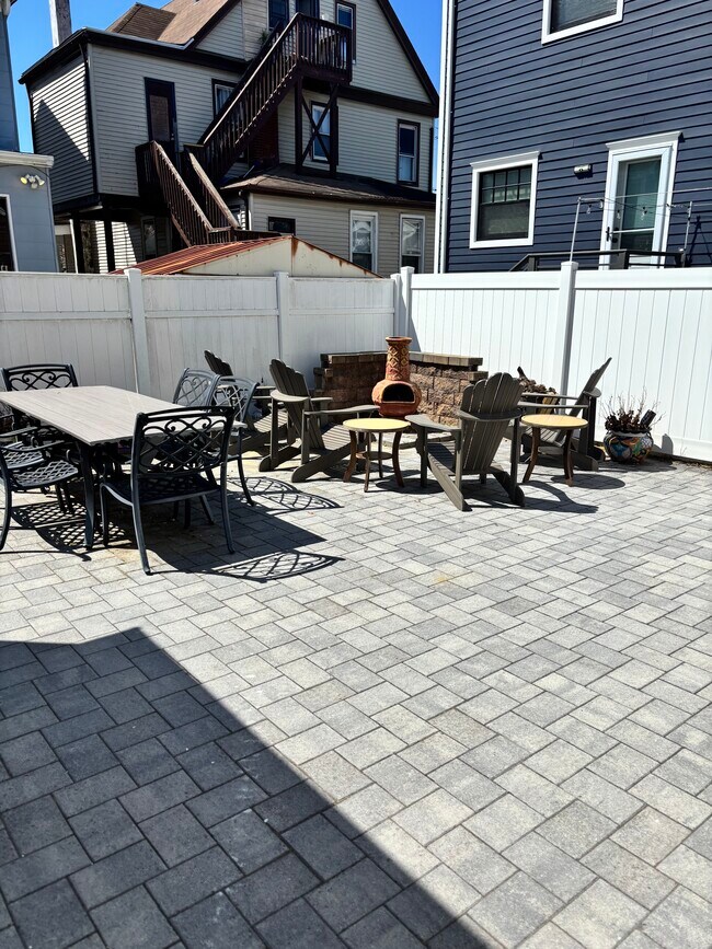 Patio exterior - 1004 Heck St