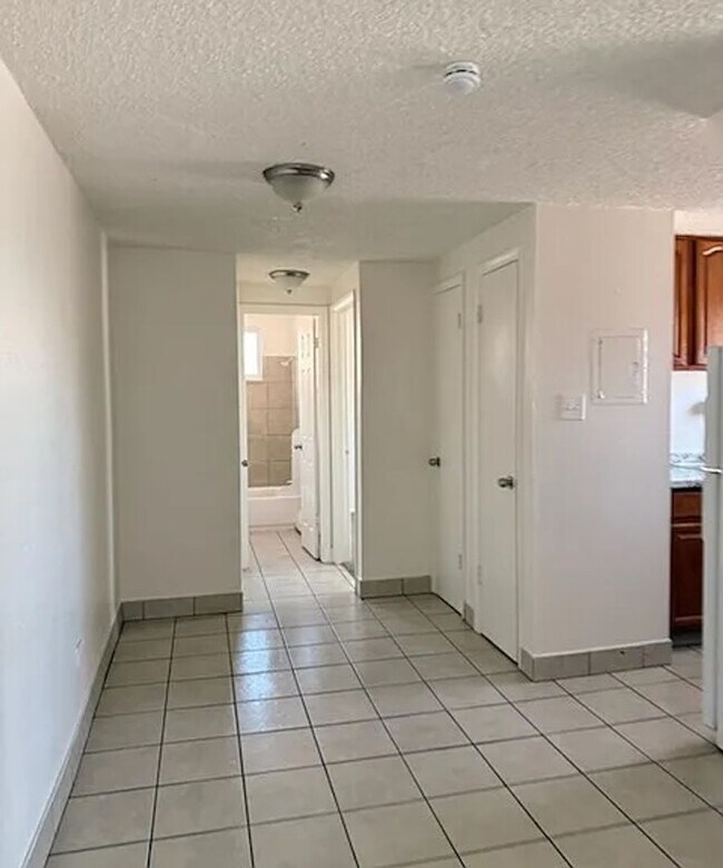 Foto del edificio - 2647 W Evans Ave