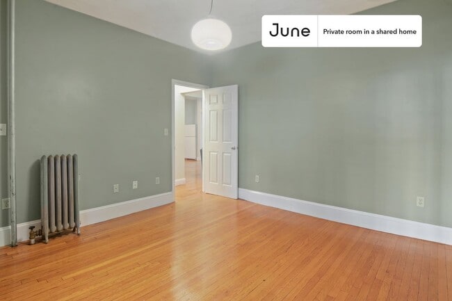 Building Photo - Room in Shared 4 bed/1 bath home