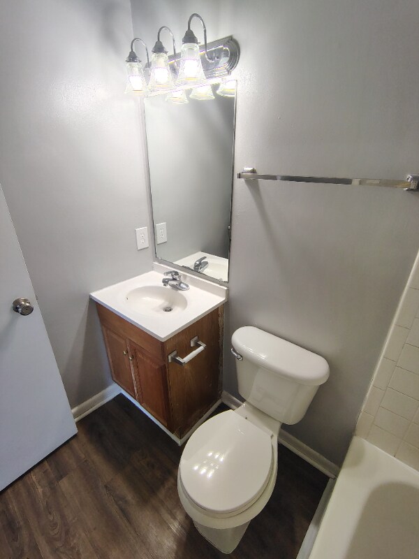 Building Photo - 600 Reusens Rd