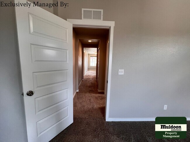 Foto del edificio - SEE ME TODAY! Beautiful 3 bedroom in 80910! Pikes Peak Views! Available Now!