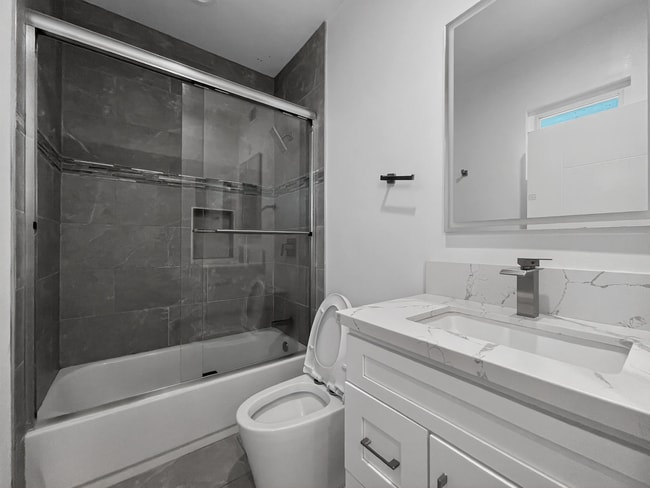 Building Photo - 418 N La Fayette Park Pl