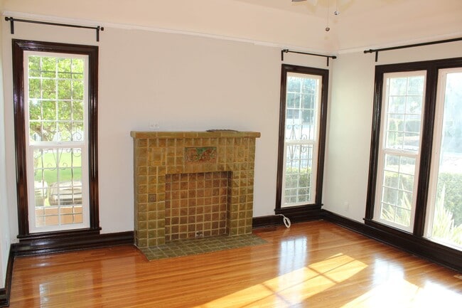 Foto del edificio - 1007 S Orange Dr