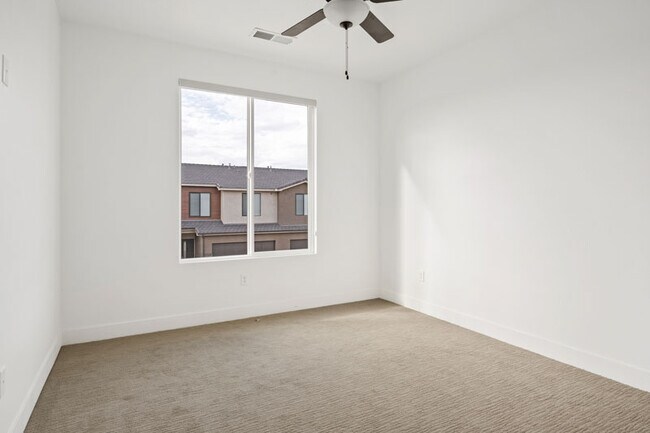 Foto del edificio - 2702 Rain Tree St