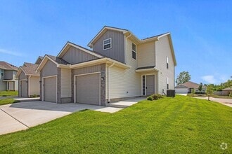 Building Photo - Oak Woods Townhomes